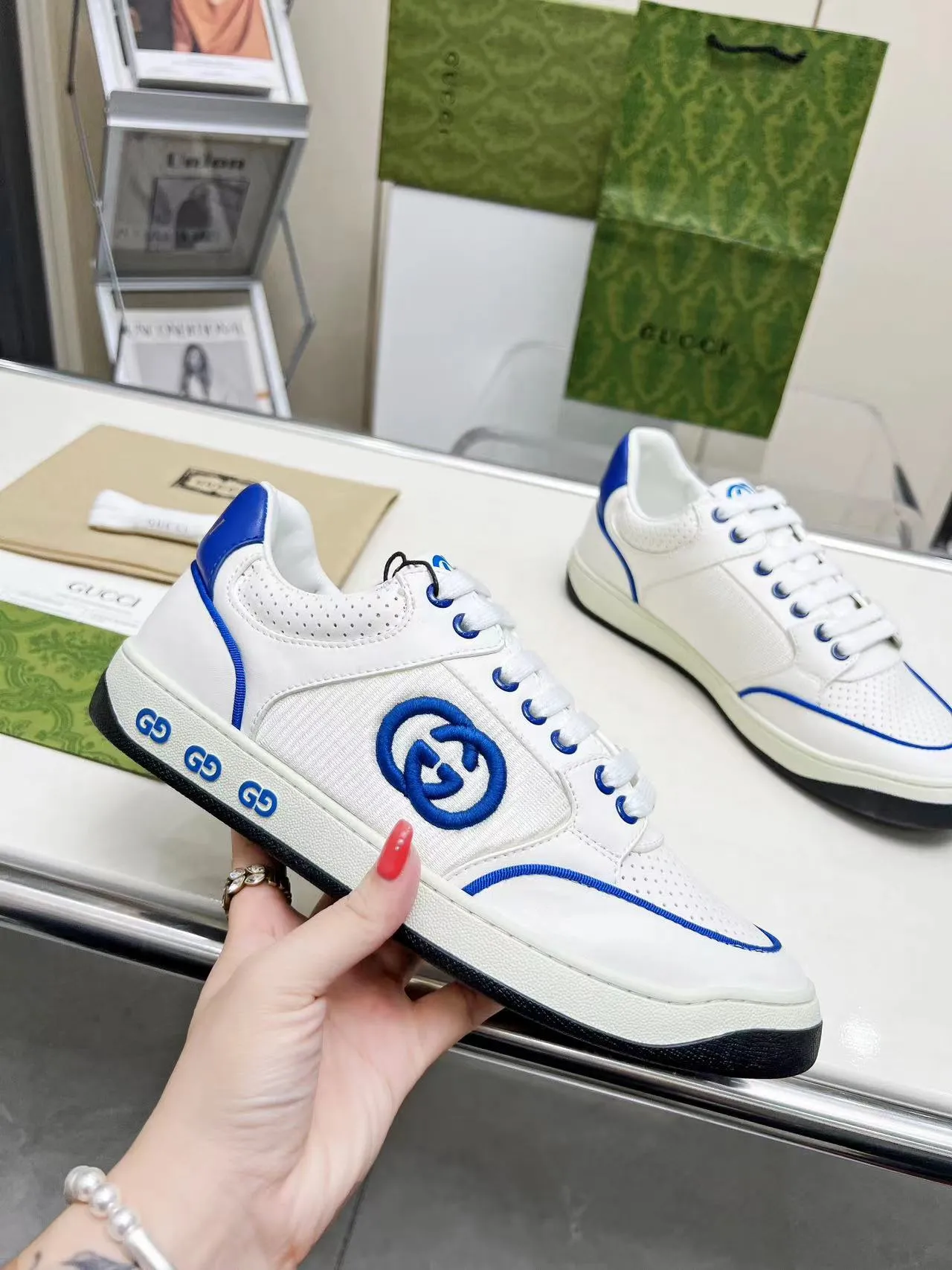 P620 💞💞Gucci G Home’s latest popular sports shoes, couple’s style, casual, retro white shoes 🌸🌸🌸 New popular series. The exquisite and compact interlocking double G logo romantically interprets the aesthetic concept of this series. Made of off-white leather, retro inspiration is cleverly blended into the sneaker design to reinterpret the brand logo. Exquisitely packaged at the delivery counter 🛍📦 ▪️Fabric: Original custom-made imported first-layer cowhide leather ▪️Lining: Original custom-made imported cowhide lining ▪️Outsole: Original molded two-color TPU outsole ▪️Size: Women's 35-40 / Men's 39-45